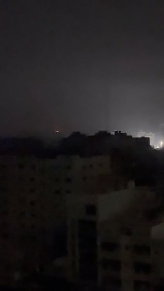 Explosions seen above northern #Gaza during the exchange fire between Palestinians fighters and Israeli army early morning 📸 EPA / Mohammed Saber ⁠
#IsraelPalestineconflict #AlShatea #airstrike...