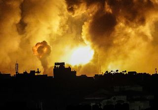epaselect epa10945139 Smoke rises following Israeli airstrikes in the the northern Gaza. 📸 EPA / Mohammed Saber ⁠
⁠
#Israel #Gaza #Palestine #IsraelPalestineconflict #AlShatea #airstrike...