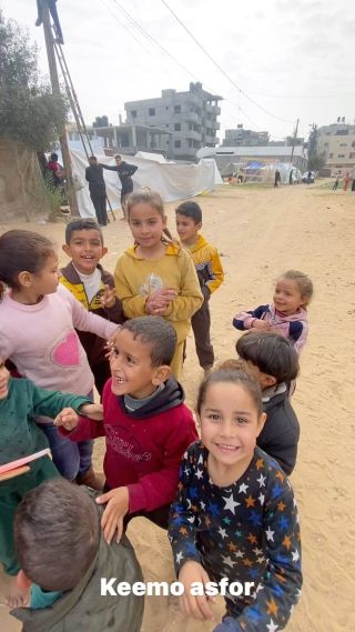 |Children in displacement camps want to show their smile in front of the camera lens despite the suffering and difficult circumstances.
الاطفال بخيم النزوح يريدون ان...