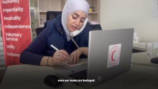 |English follows:
‏🚨يتلقى الهلال الأحمر الفلسطيني يوميا مكالمات من مواطنين محاصرين في مناطق مختلفة في قطاع...