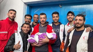 |English follows:
‏🫶سعيدين بولادة مولودتين اليوم داخل النقطة الطبية التابعة للجمعية في جباليا شمال...