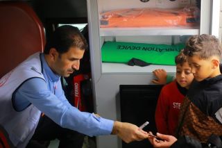 |‏📍لليوم الثالث على التوالي، تواصل طواقم مستشفى الأمل بالتعاون مع طواقم الإسعاف والطوارىء الاستجابة...