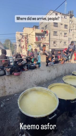|Hundreds of citizens queue to wait for the end of food (takee) that some people do to provide food for the 🇵🇸✌🏻😞displaced

مئات المواطنين يصطفون انتظار...