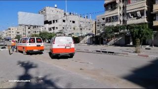 |English follows:
اجلت طواقم الهلال الأحمر الفلسطيني بتنسيق من اللجنة الدولية للصليب الأحمر 🚑ثلاثة جرحى وطفلا...