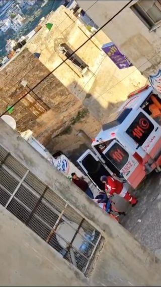 |‏🚨طواقم الهلال الأحمر الفلسطيني تنقل اصابة في الصدر والظهر من بلعا في طولكرم.
🚨The Palestine Red Crescent teams transfer one...
