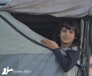 |Children of Gaza laugh despite the displacement and difficult life they face in tents and moving from their living area to other areas that resemble the desert.

اطفال غزة يضحكون...