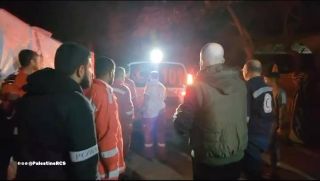 |English follows:
‏🚨أخلت طواقم الهلال الأحمر الفلسطيني مساء اليوم  عائلة مكونة من ثمانية افراد، الأم كفيفة...