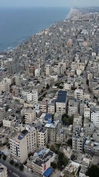 الطريق لسّا قدامك ، و الوقت لسّا ب صالحك 
 الباب يلّي عم يتسكر بطريقك بكلّ مرة هو ما إلك ، والمحاولة فيه ضياع...
