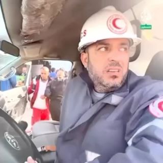 |English follows:

‏الزميل المسعف 🚑المتطوع احمد ابو فول، ايقونة العمل الإنساني. منذ 17 عاما يتطوع في انقاذ حياة...