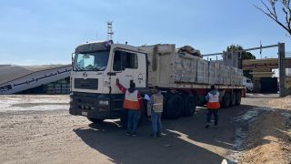 |‏📍استلمت طواقم الهلال الأحمر الفلسطيني 4301 من الهلال الأحمر المصري عبر معبر رفح شاحنة محملة بالمساعدات...