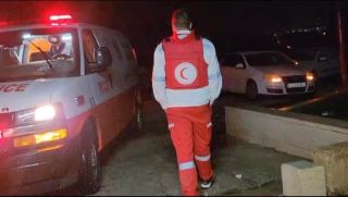 |English follows:
‎أثناء استلام طواقم الهلال الأحمر الفلسطيني 🚑مصاب قد تم إعتقاله من داخل مخيم جنين والافراج عنه...