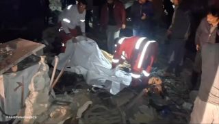 |English follows:
‏🚨مشاهد لعمل طواقم الهلال الاحمر الفلسطيني 🚑الليلة الماضية في نقل عدد من الشهداء والجرحى في...
