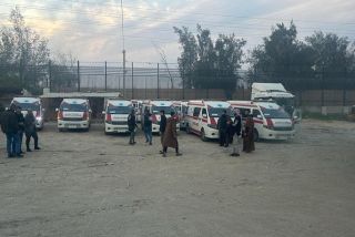|English follows:

‏استلمت طواقم الهلال الأحمر الفلسطيني بالأمس 11 مركبة اسعاف 🚑بتبرع من تركيا، بالإضافة الى 100...