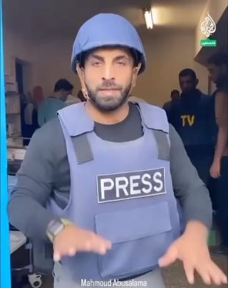 |English follows:

‏🚨شهداء وجرحى بقصف إسرائيلي. 

‏📍فيديو يرصد الأوضاع في النقطة الطبية التابعة للهلال الأحمر...