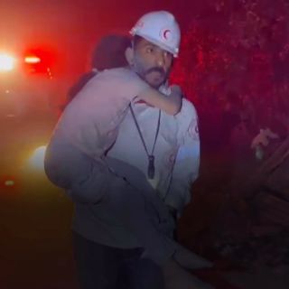 |English follows: 

‏هذا الفيديو ينقل جزء من معاناة مسعفي الهلال الاحمر في جباليا الذين يواصلون العمل ليل نهار بعيدا...
