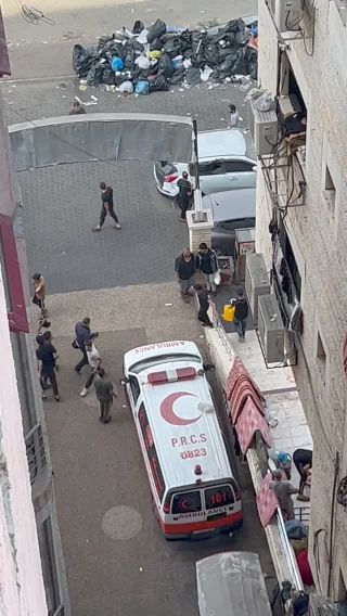 |💢💧While displaced individuals was trying to obtain drinking water, the IOF shelled a house near Al-Quds Hospital, what compelled the residents to seek refuge in the hospital in a state of fear...