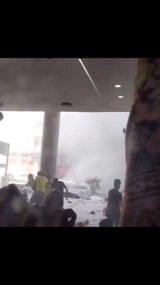 |🚨عاجل : قوات الاحتلال تستهدف مبنى امام مدخل طوارىء مستشفى القدس، الامر الذي ادى الى اصابة 21 شخص من العائلات...