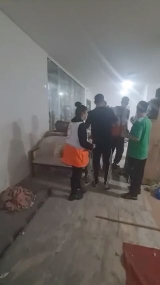 |‎✋🚨الجيش الاسرائيلي يتعمد اطلاق صواريخ مباشرة بجوار مستشفى القدس في #غزة بشكل متواصل، بهدف اجبار الكادر...