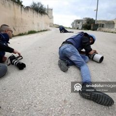 |لحظة استهداف الصحفيين والمصورين وإطلاق النار عليهم بشكل مباشر في قرية صير جنوب جنين .
Photographer #journalist #media #camerman...