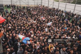 |#صور تشييع جثامين الشهداء الخمسة في مخيم نور شمس بطولكرم
تصوير: عصام الريماوي 
Mourners carry the bodies five Palestinians killed in...