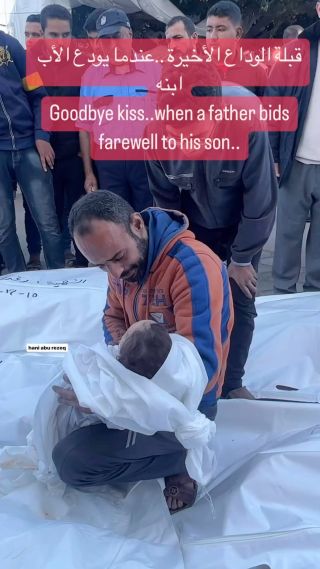 |قبلة الوداع الأخيرة ..عندما يودع الأب ابنه #غزة_تحت_القصف 
@hani.aburezeq 
Goodbye kiss..when a father bids farewell to his son.. #gazaunderattack|