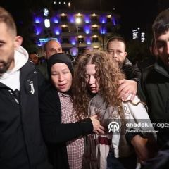 |#صور لحظة الإفراج عن الأسيرة عهد التميمي ضمن الدفعة السادسة في صفقة التبادل .
Palestinian icon of resistance Ahed Tamimi (C) released...