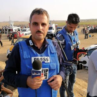 |استشهاد مراسل تلفزيون فلسطين محمد أبو حطب وزوجته وعدد من أفراد عائلته جراء استهداف منزله في خان يونس جنوب...
