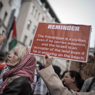 Palestinian demonstrations in Belgium, #Brussels. To support Palestine with the events and the war on Gaza.
@demorgen 
Photo by / @sanad.latifaa

#brussels #refugeeswelcome #everydayrefugees #belgium...