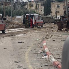 |‏🚨خلال منع الاحتلال لطواقم اسعاف الهلال الأحمر الفلسطيني 🚑الدخول لمخيم طولكرم لنقل اصابات هناك.
🚨The Israeli...