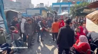 |English follows:
‏⭕️يواصل متطوعو الهلال الأحمر الفلسطيني العمل في النقطة الطبية التابعة للجمعية في جباليا شمال...