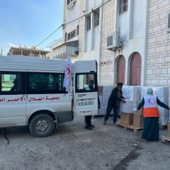 |English Follows
📍 قامت جمعية الهلال الأحمر الفلسطيني بتوزيع الطرود الغذائية لدعم الأسر المتعففة في جميع أنحاء...