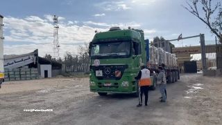 |English follows
🚚 استلمت طواقم جمعية الهلال الأحمر الفلسطيني 5939 شاحنة من الهلال الأحمر المصري عبر معبر ⁧‫#رفح‬⁩...