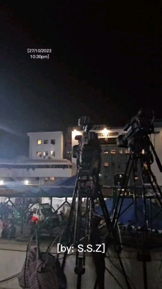 لحظات تحبس الأنفاس في مستشفى الشفاء بغزة... هذا ما حدث بعدما قطعت شبكات الاتصال والإنترنت عن قطاع...