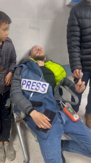 |انا الحمد لله بافضل حال اصابتي بسيطة جدا كنت أتمنى أن تكون الشهادة ولكن شاء لله ان نكمل المسيرة ونكمل المشوار...