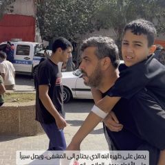 |إب  يحمل طفله دون تعب أو ملل يوصله للمشفى حتى وان كان على حساب كاهله #غزّة #فلسطين🇵🇸|
