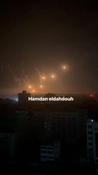 |عدد كبير من قنابل الانارة هذه اللحظات في شمال مدينة غزة A large number of flare bombs are being fired at these moments in northern Gaza City...