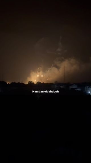 |اطلاق قذائف الفسفور الابيض المحرم دوليا وقنابل انارة علي مخيم الشاطئ ومنطقة تل الهوا والزيتون internationally banned...