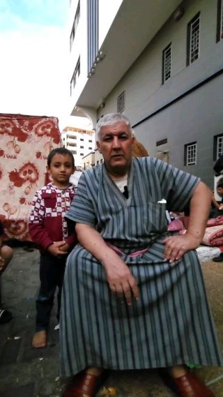 أحد النازحين من #قطاع_غزة في مستشفى الشفاء يروي ما حدث معه، ويوجه رسالة إلى العالم