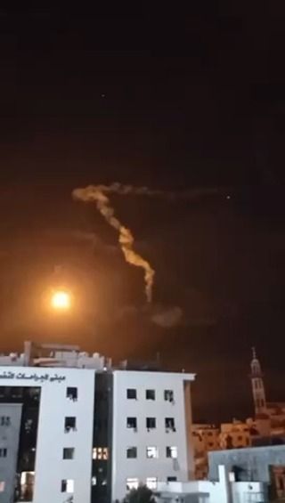 |Urgent || The occupation fires light bombs into the atmosphere of Al-Shifa Medical Complex in Gaza City. 
#فلسطين💔‼️ #طوفان_الأقصى #غزة_تحت_القصف💔...
