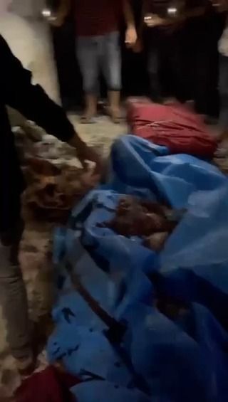 |📽️ يااااااااااا  الله💔💔💔💔💔😭😭
🔴 *Very difficult and horrific scenes* from inside the Osama Ibn Zaid School in the Al-Saftawi area after the massacre...
