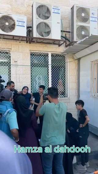 |إبني شهيد يما يحبيبي إبني شهيد ..
#غزة #فلسطين #غزة_تحت_القصف #قصف #الجزيرة #طوفان_الأقصى🇵🇸 
#gaza #gazaunderattack...