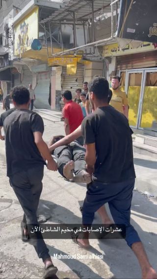 |استهداف بالقرب من مرطبات ابو حمادة في مخيم الشاطئ 💔🥺

#غزة #مخيم_الشاطئ #غزة_تحت_القصف...