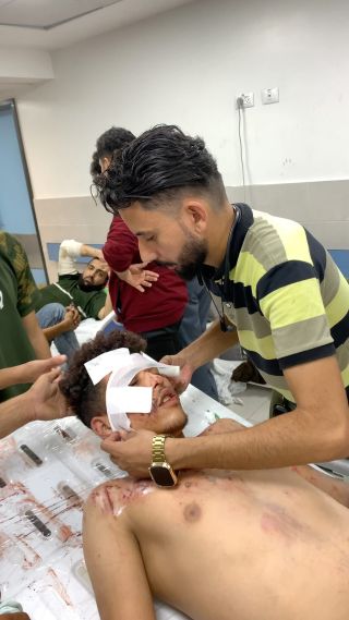 |في غزة تجتمع الأرواح المصور والصحفي !!!يصبح ممرضاً؟ هذا أنا 😷🥺✌🏻

#غزة #غزة_هاشم #غزة_فلسطين #غزة_في_صور|