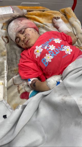 |مجهولة الهوية وانشالله أهلها بتعرفوا عليها هي الآن في مستشفى الشفاء الطبي بغزة #انشر_تؤجر 💔

#غزة #غزة_فلسطين...