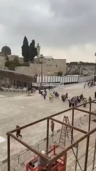 |تغطية صحفية: هلع في صفوف المستوطنين المتواجدين في ساحة حائط البراق المحاذية للمسجد الأقصى بعد إطلاق صافرات...