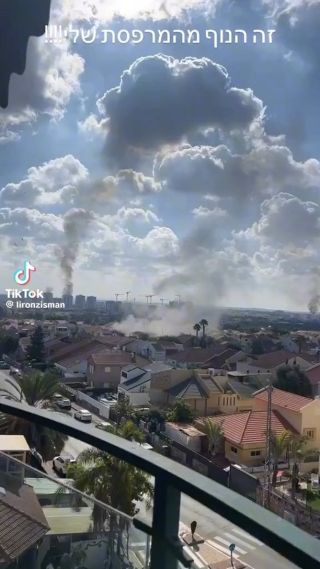 |رعب في عسقلان واسدود ومستوطنات الاحتلال إثر استمرار الرشقات الصاروخية وتسببها بدمار كبير
#طوفان_الأقصى|