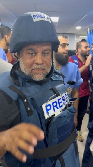 |الوضع كارثي داخل مستشفي الشفاء بعد استهداف سيارات اسعاف علي باب المستشفى وعدد من الاماكن الاخري #غزة #فلسطين...