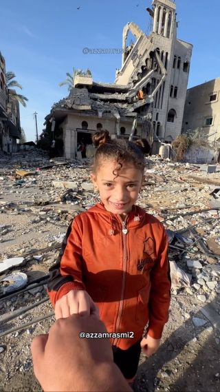 الفيديو الأول ❤️
رغم الدمار حاولت أرسم الإبتسامة على وجوه أجمل أطفال العالم ✌️🇵🇸
#اطفال #غزة #gaza #send