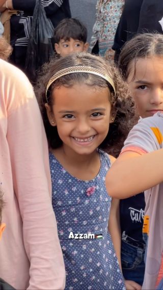 ونحب الحياة... 🇵🇸✌️
‎صباح الخير من أطفال غزة 🇵🇸✌️ 
And we love life... 🇵🇸✌️
Good morning from the children of Gaza...