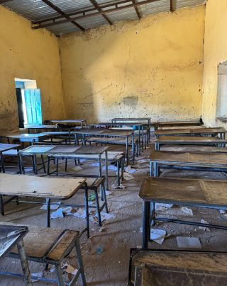 300 days of war in #Sudan: 4 million children displaced
The world’s largest displacement of children.
13,000 girls & boys displaced every single day. Safety, gone. Hope, fading.
Let’s not turn a...